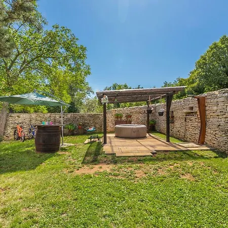 Holiday home Stancija Roza *