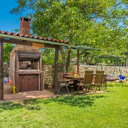 Holiday home Stancija Roza *